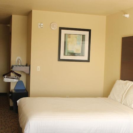 Cobblestone Hotel & Suites - Devils Lake Ngoại thất bức ảnh