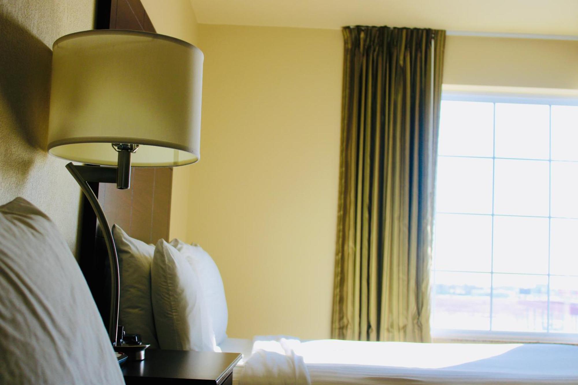 Cobblestone Hotel & Suites - Devils Lake Ngoại thất bức ảnh