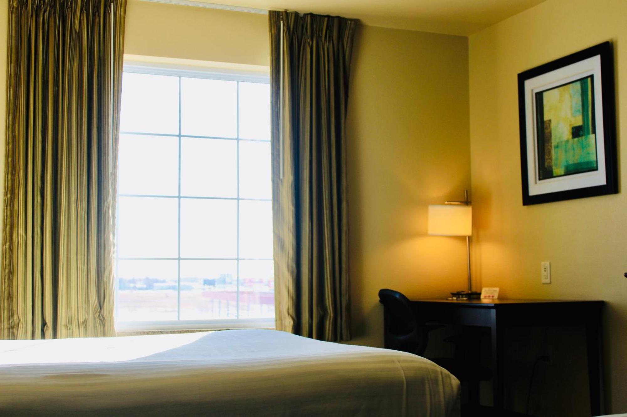 Cobblestone Hotel & Suites - Devils Lake Ngoại thất bức ảnh