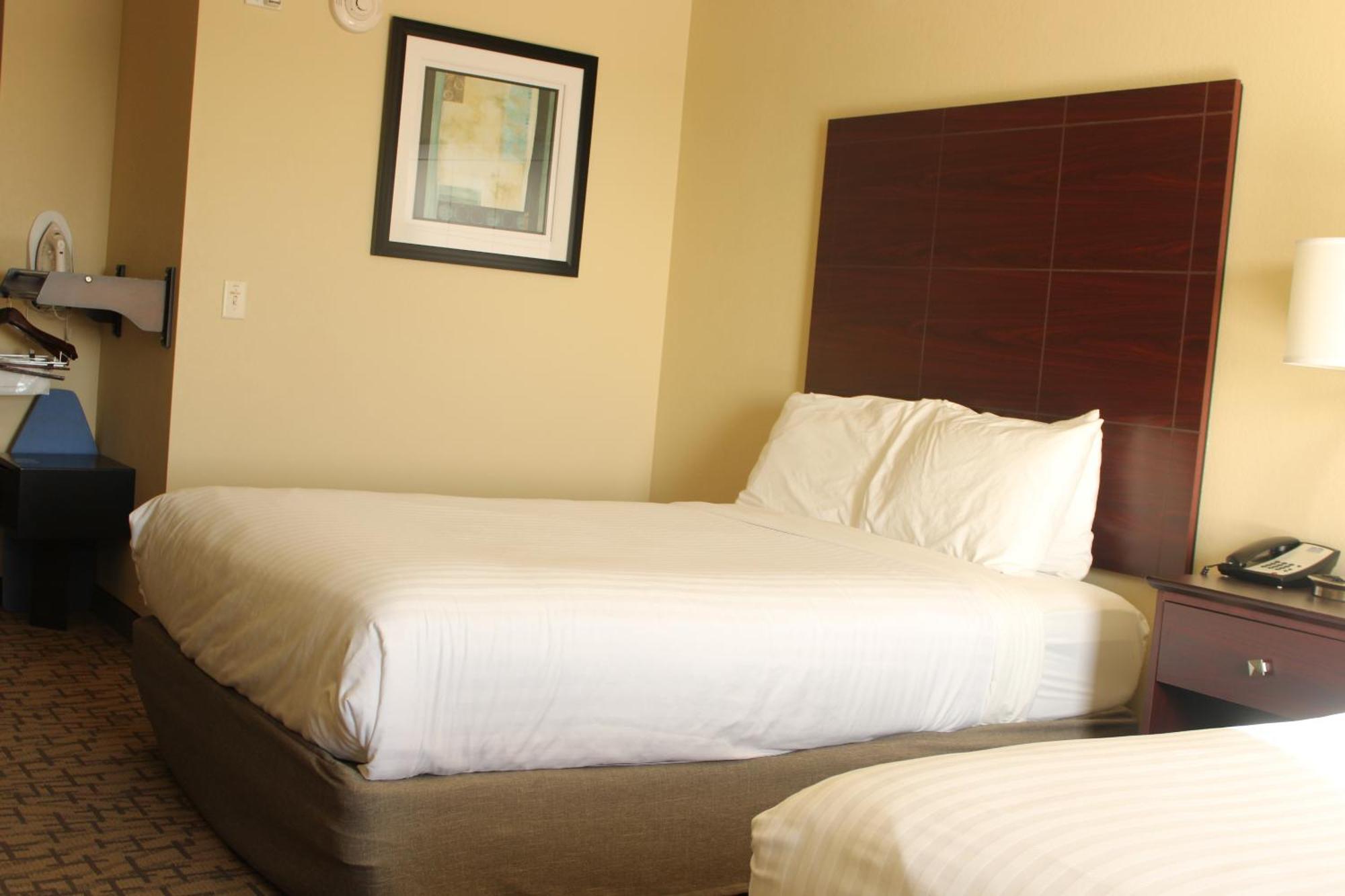 Cobblestone Hotel & Suites - Devils Lake Ngoại thất bức ảnh