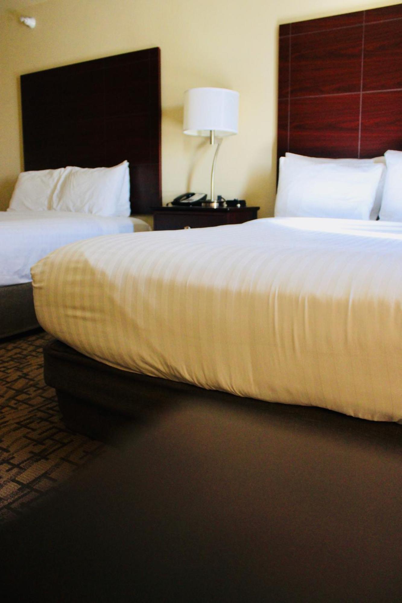 Cobblestone Hotel & Suites - Devils Lake Ngoại thất bức ảnh